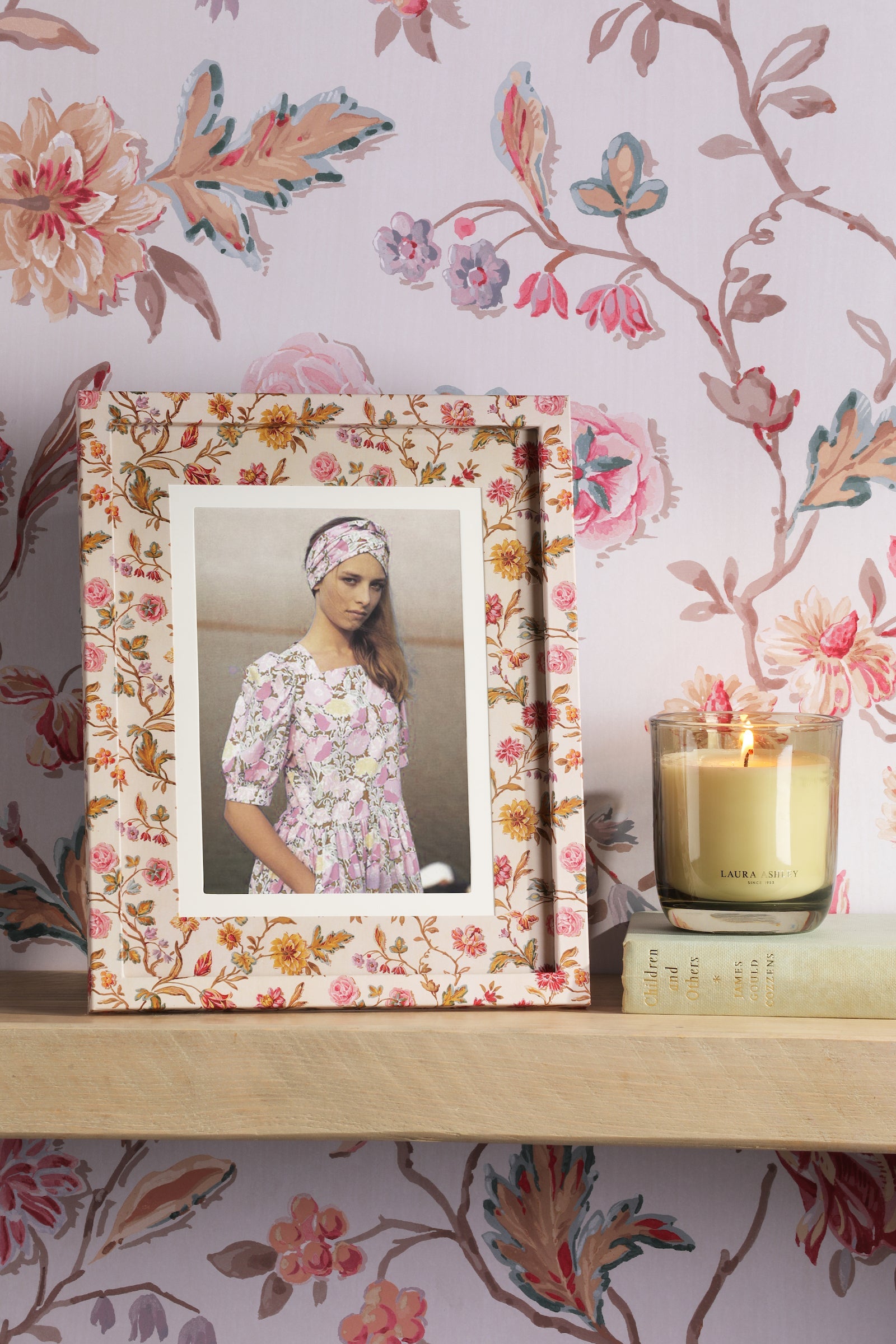 PHOTO FRAMES