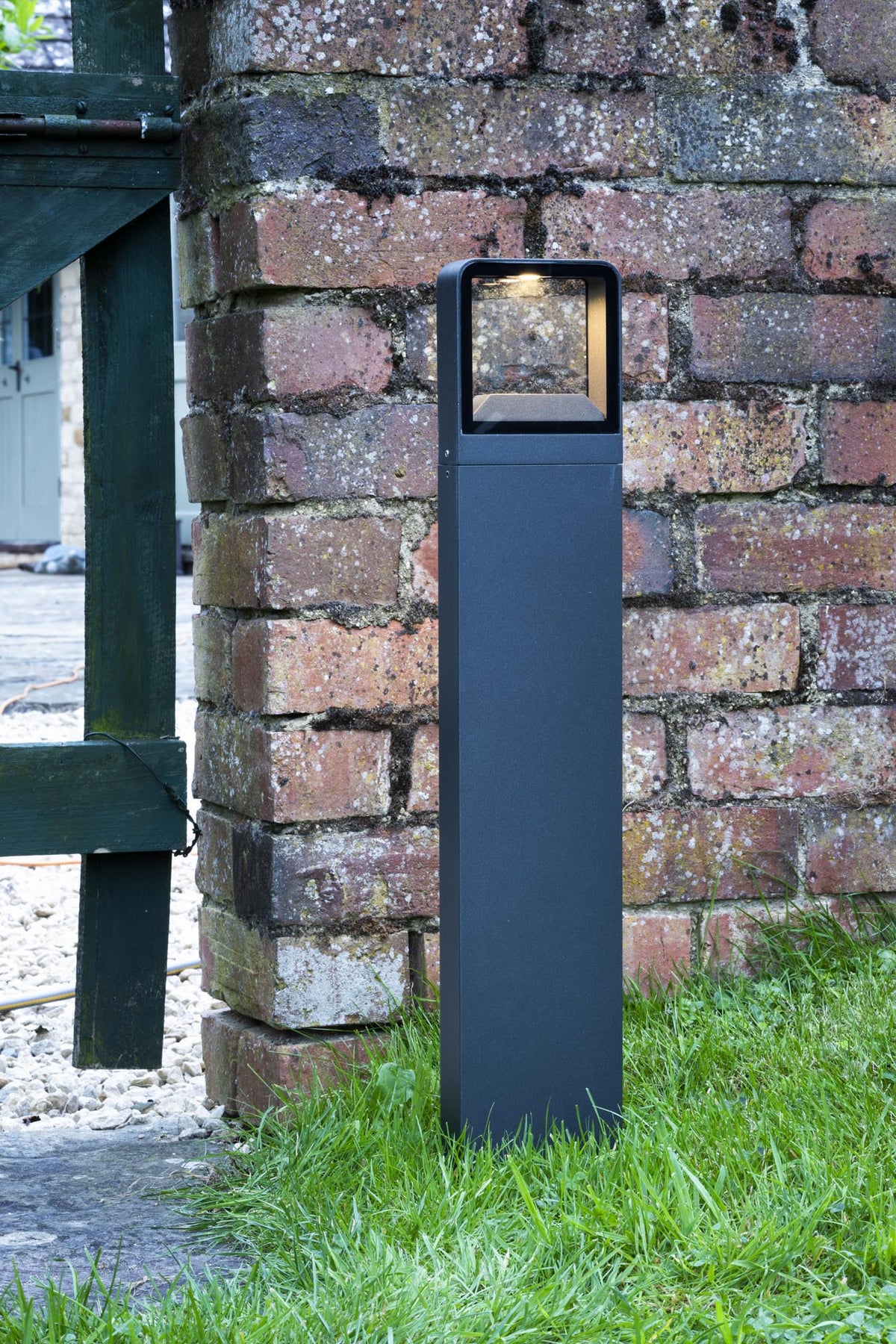 Square outdoor discount lamp post